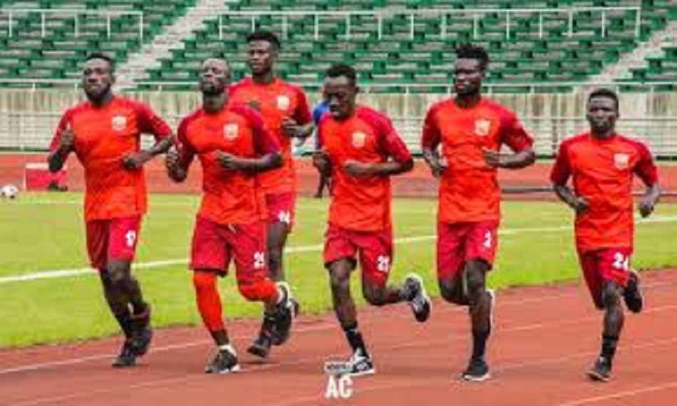 Coupe CAF : le Horoya domine Bandari et accède aux phases de groupes