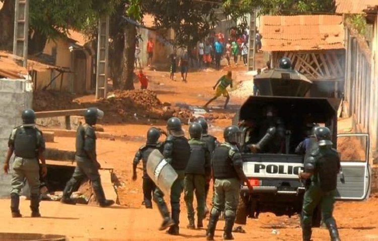 Une dizaine de morts par balles, en marge d’élections contestées en Guinée