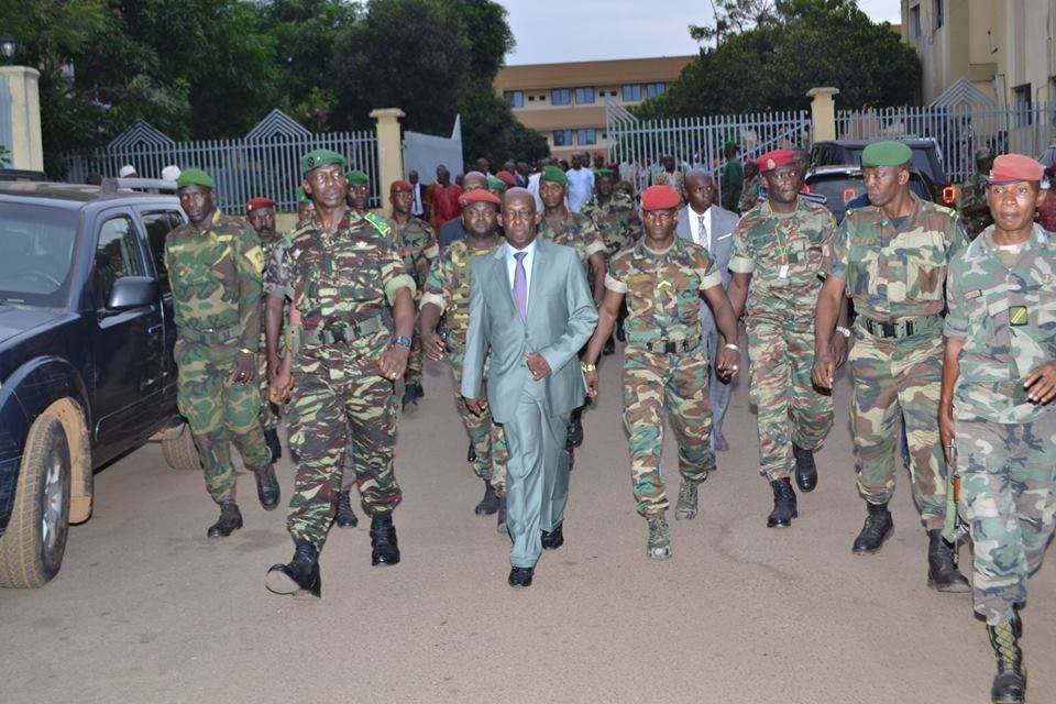 Coups de feu au camp Alpha Yaya Diallo : Le ministre de la Défense nationale parle d’ « individus non identifiés »