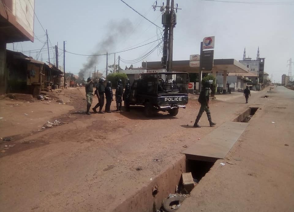 Conakry: un vieil homme fait disparaître le sexe d’un policier à Koloma