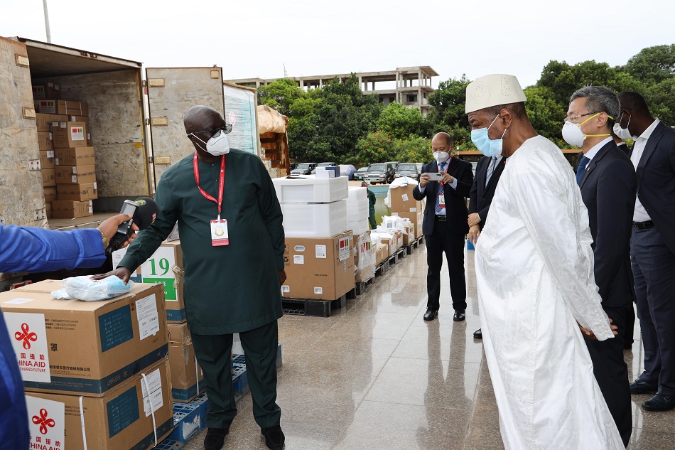 LUTTE CONTRE LA COVID-19 – LA CHINE OFFRE DES EQUIPEMENTS SANITAIRES A LA GUINEE