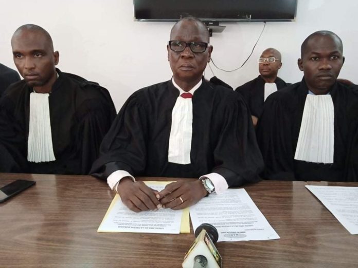 Falsification de la “nouvelle constitution”: le Barreau dénonce une “délinquance juridique”