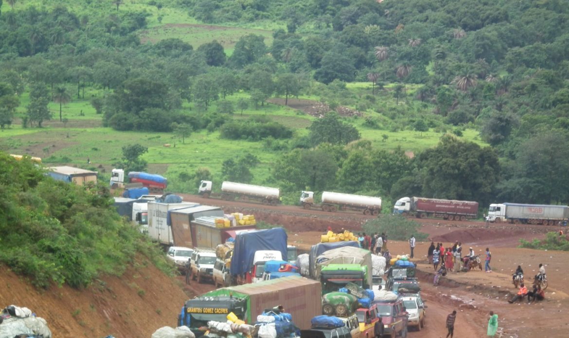 Le bourbier de Yombokhouré, sur la Nationale Conakry-Mamou un véritable calvaire pour les usagers de la route