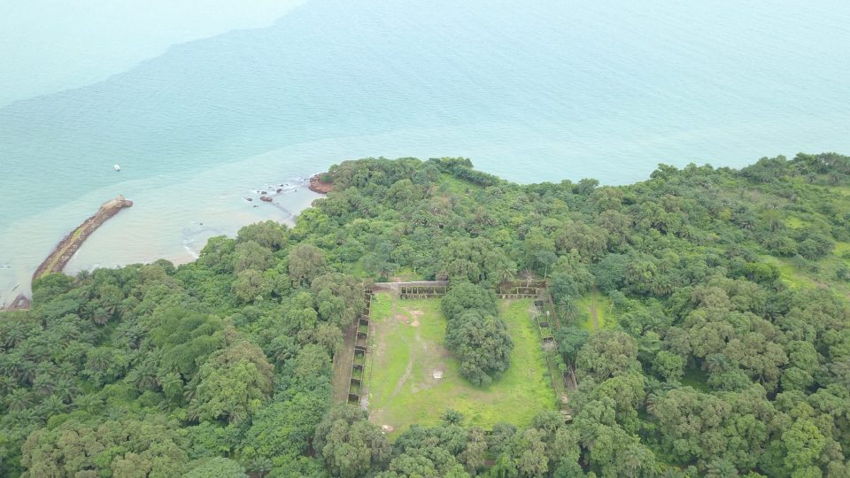 ILES DE LOOS : le pénitencier de Fotoba, un site historique en restauration