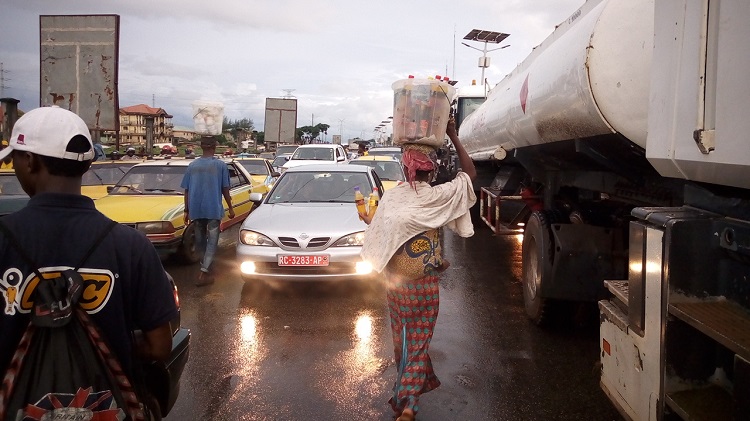 Conakry : le commerce qui s’invite dans les rues