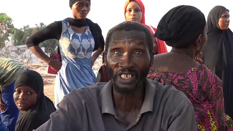Entendez les cris d’un vieux de Kénindé (Dubréka) dont la maison a été démolie par l’Etat (vidéo)