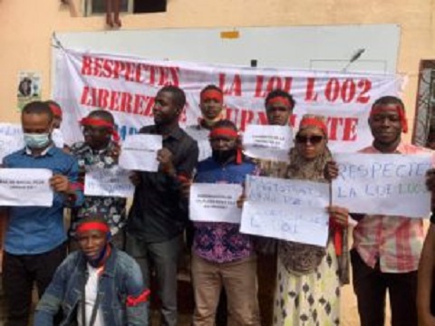 Guinée. Des journalistes manifestent pour exiger la libération d’Amadou Diouldé Diallo