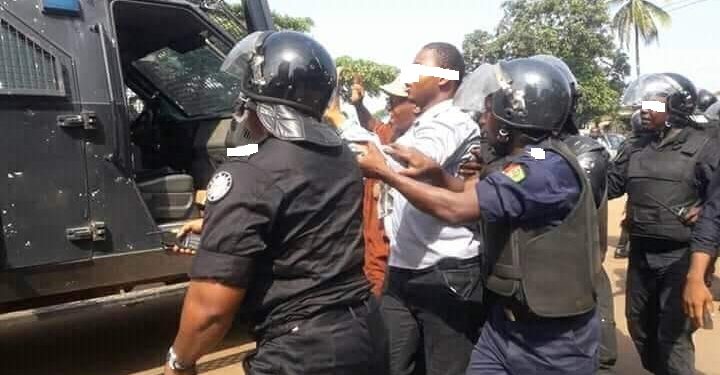 En séjour à Conakry, un étudiant espagnol accuse des forces de l’ordre de lui avoir retiré de l’argent et d’autres biens