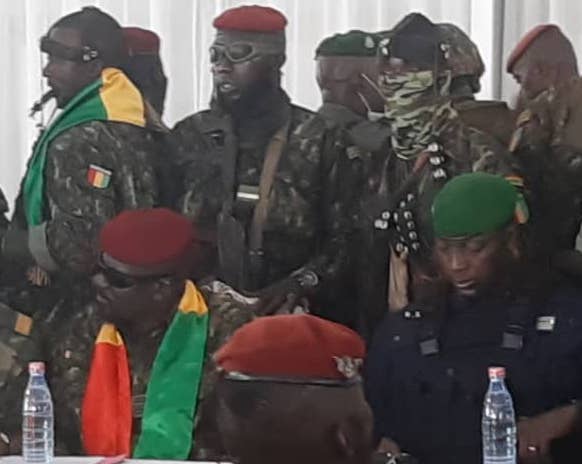 Ministres, présidents d’institutions interdits de sortir du territoire: les grandes annonces du colonel Doumbouya