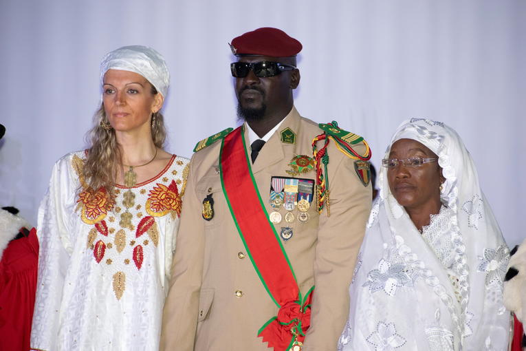 Guinée. L’épouse française du Président ciblée par des trolls russes