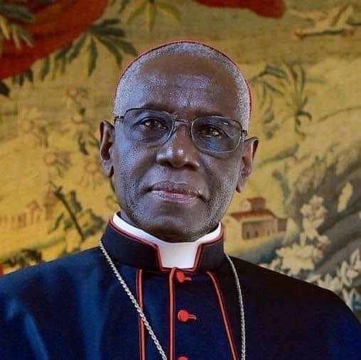 Le cardinal Robert Sarah en colère contre le régime de transition : « La première décision maladroite consiste…»