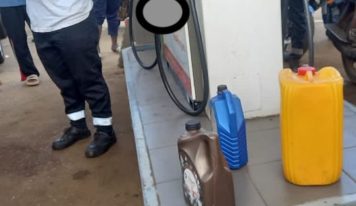Conakry : Du carburant “disponible en quantité”…les bidons bannis dans les stations
