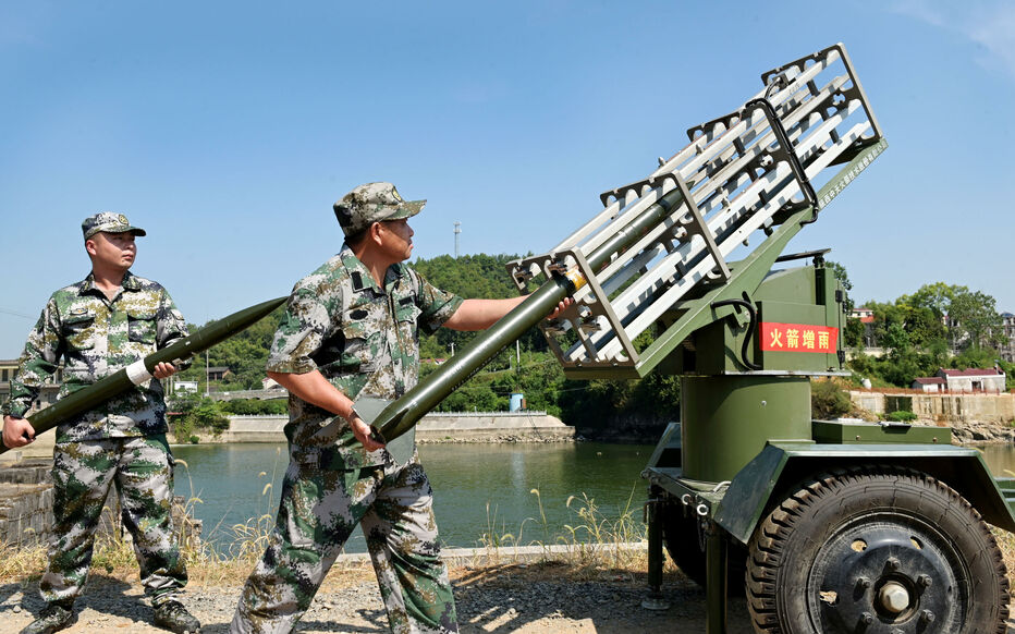 Comment la Chine tente de faire tomber la pluie en tirant dans les nuages