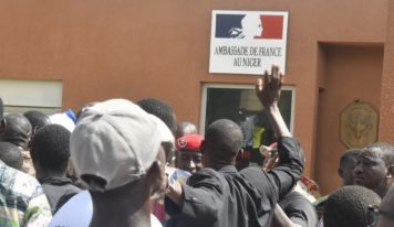 Niger : comment est assurée la sécurité de l’ambassadeur français, sommé de quitter le pays ?