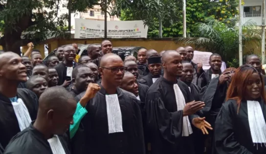 Conakry : des magistrats manifestent devant la Cour suprême