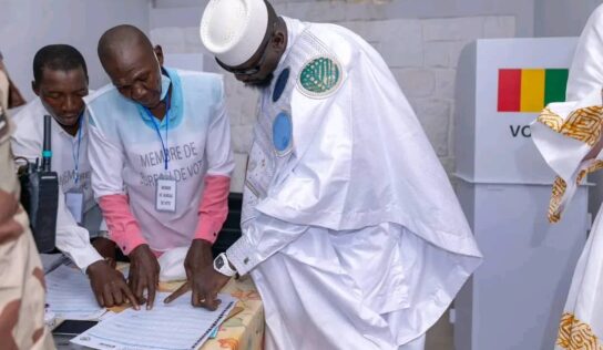 Vers une victoire écrasante du Général Doumbouya, à la Présidentielle en Guinée