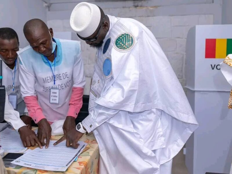 Vers une victoire écrasante du Général Doumbouya, à la Présidentielle en Guinée