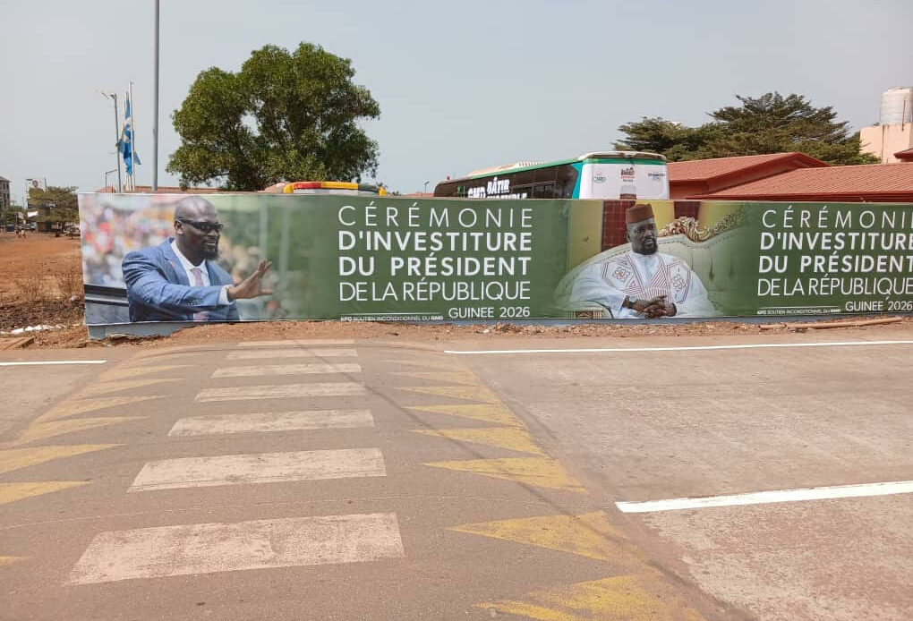 Le stade de Nongo et ses environs, parés pour l’investiture de Doumbouya