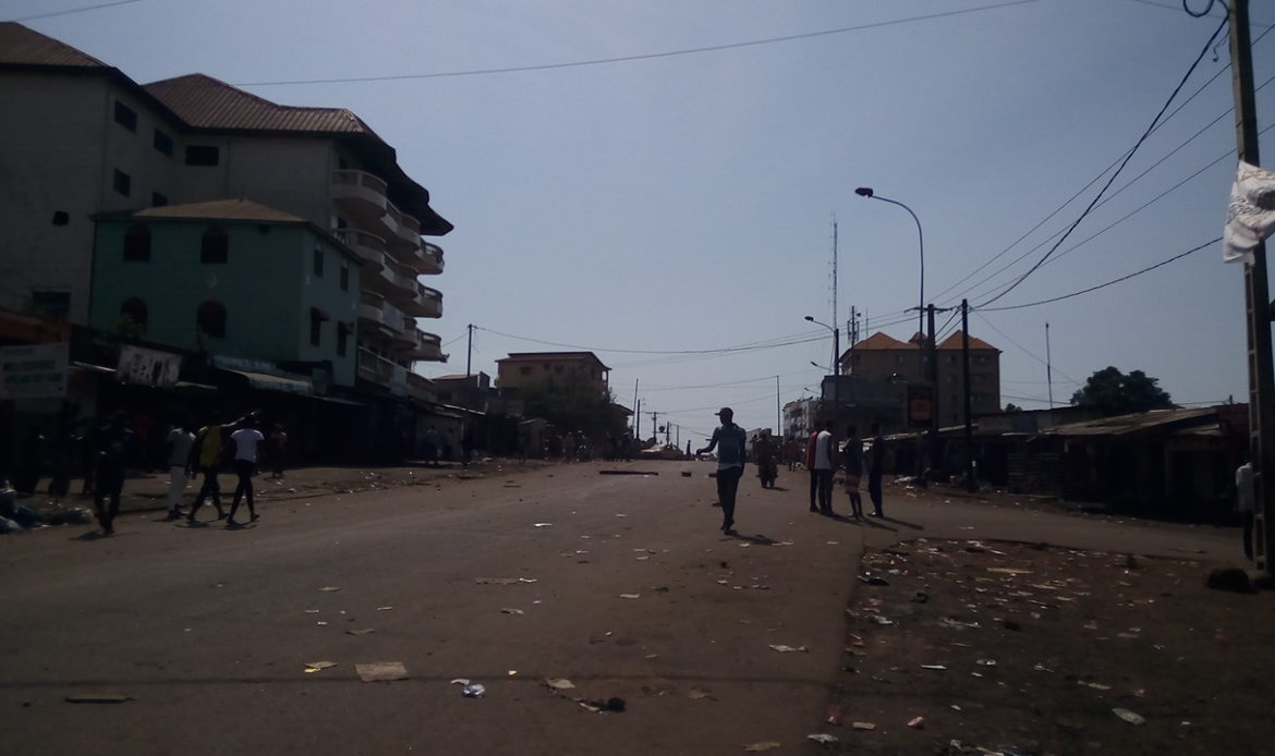 Il pleut des balles et des grenades lacrymo dans plusieurs quartiers de Conakry