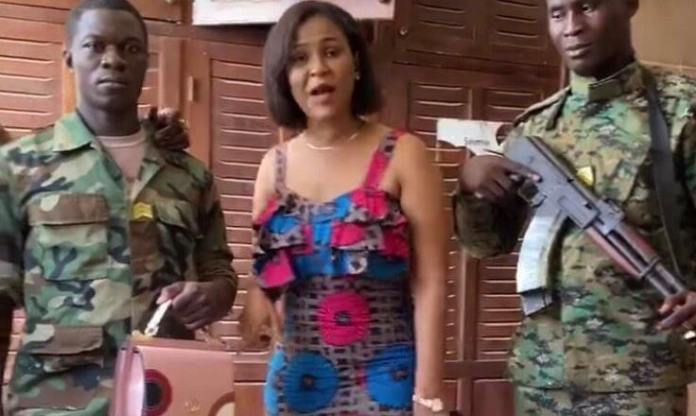 Quand des éléments de l’armée se font ridiculiser par Fatou Gnelloy dans une vidéo