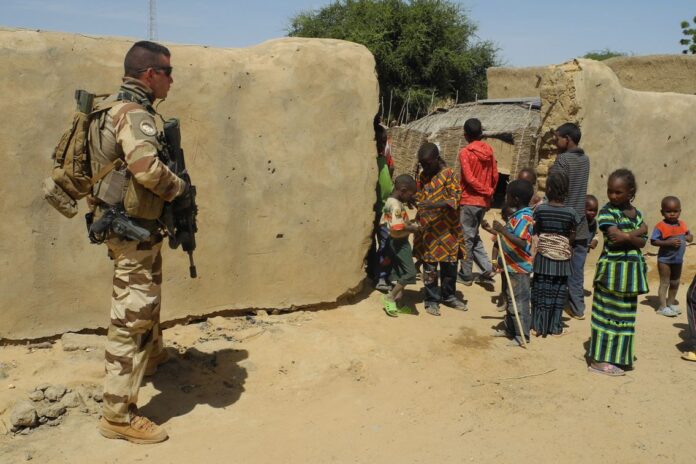 Sahel: Des soldats sèment la terreur et tuent des villageois sous couvert d’anti-terrorisme