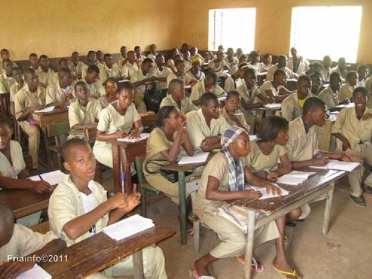 Guinée: les classes intermédiaires du primaire et des universités rouvrent en septembre