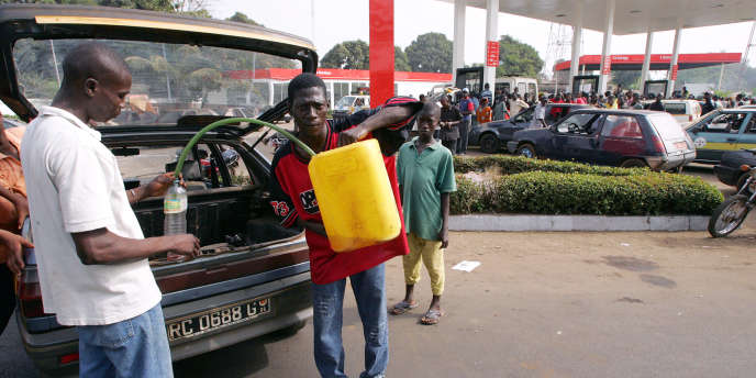 Le Gouvernement guinéen interdit la vente au noir du carburant…