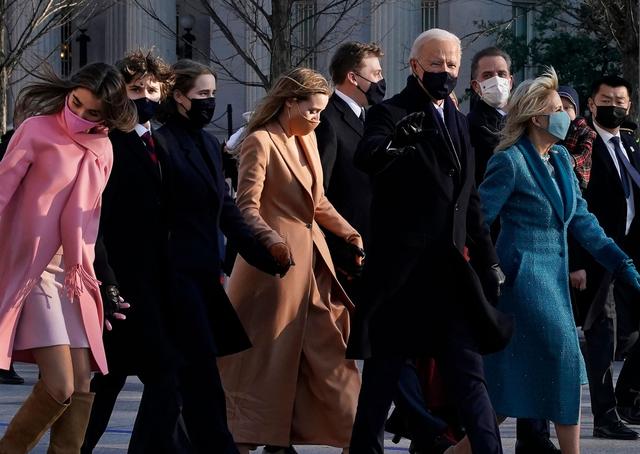 La photo de famille du clan Biden, déjà un nouveau style à la Maison-Blanche