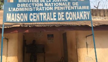 Conakry : plusieurs téléphones dont celui d’un ex ministre saisis lors d’une fouille à la maison centrale
