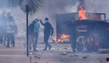 Procès d’Ousmane Sonko: bagarre au tribunal de Dakar, heurts dans la rue