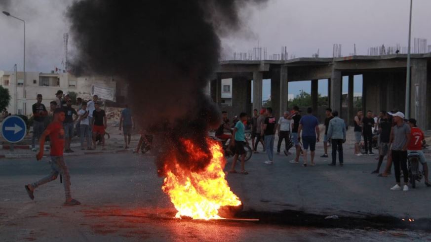 Tunisie : ce que l’on sait de la situation à Sfax, où les migrants subsahariens sont victimes de violences et de vagues d’arrestations