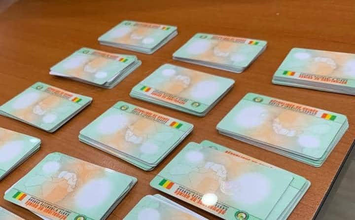 Jusqu’à 230 000 FG : le coût clandestin de la carte d’identité biométrique en Guinée
