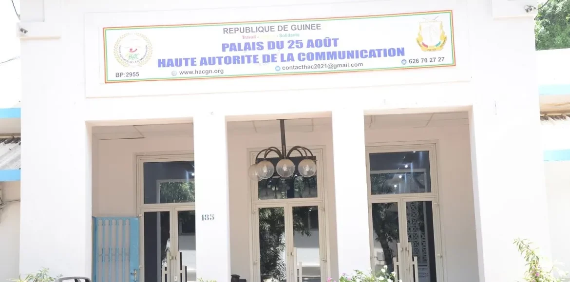 HAC : Réseaux sociaux sous surveillance – liberté oui, abus non